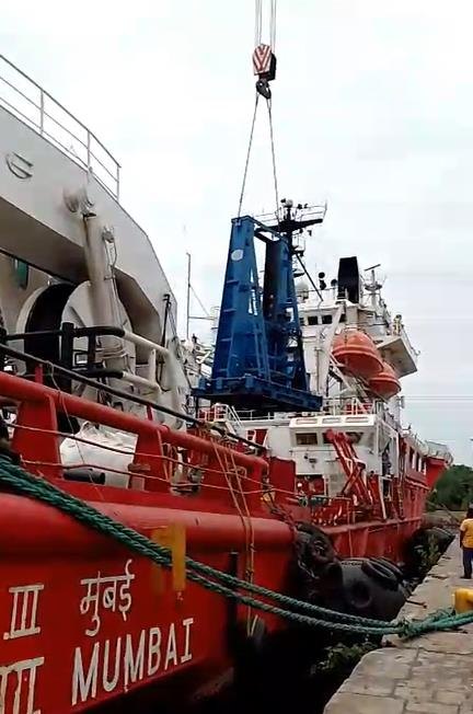 Naavaay technicians attending a vessel alongside during a maintenance call